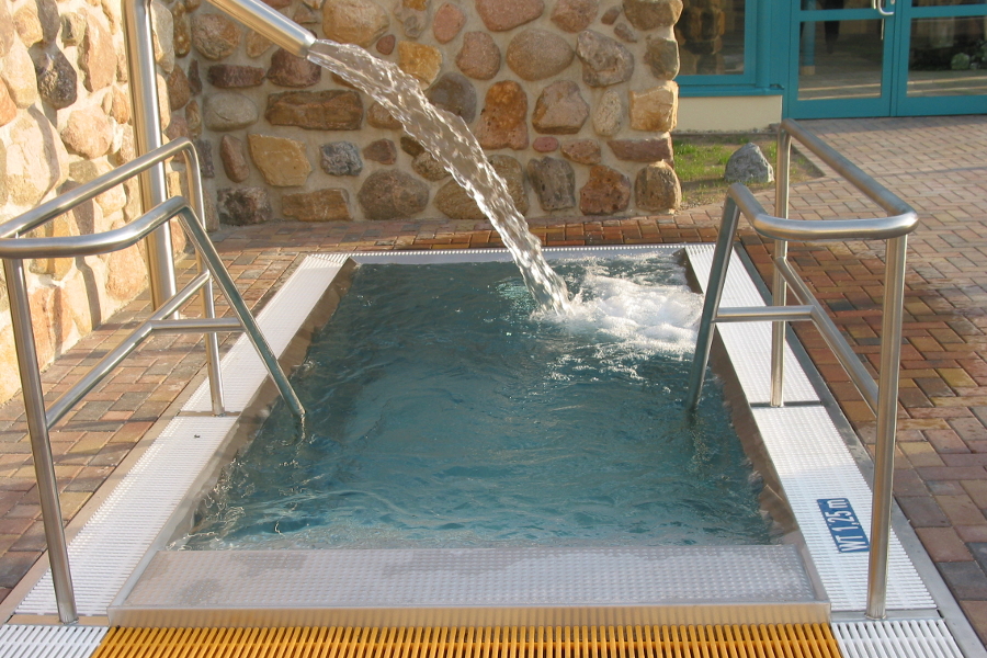 Cold water pool in an outdoor area